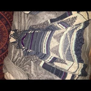 Sweater with patterns and hood